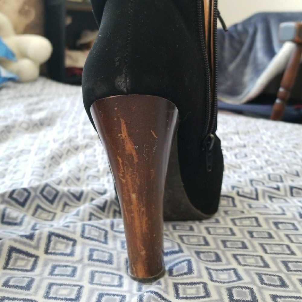 Boots - Picture 4 of 5